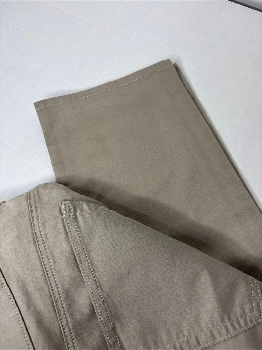 AG EVERETT AIRLUXE Performance pants in dry dust size 38. NWT